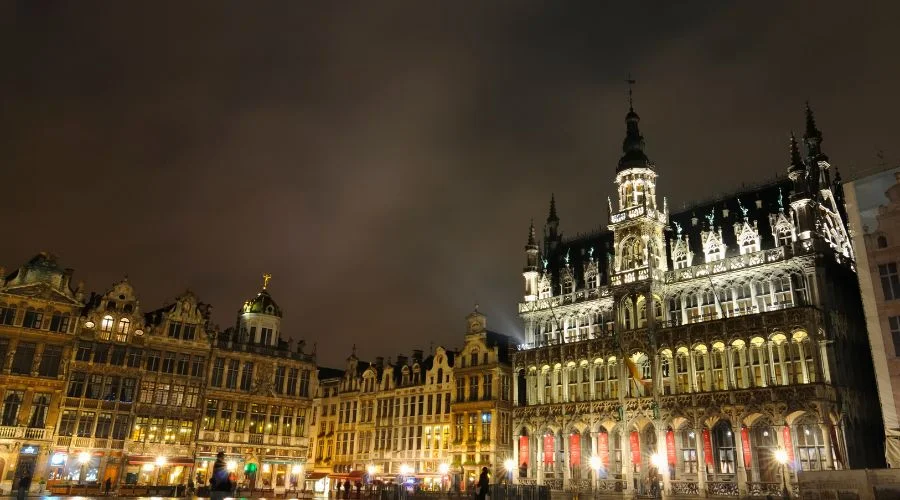 Grand Place in the backdrop, this is the signature Instagram photo of Brussels