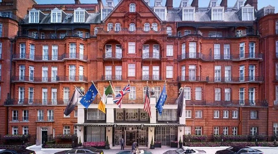 hotel boasts some of the most beautiful rooms and suites for the wealthy in all of London