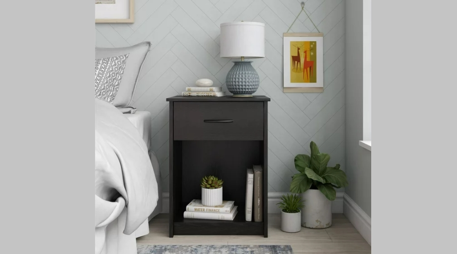 Classic Nightstand with Drawer