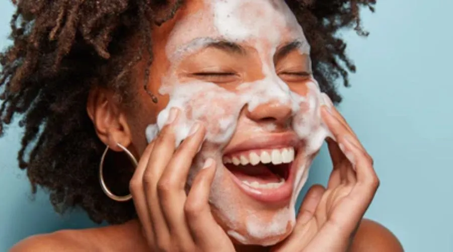 The Advantages of Foaming Cleansers in Skincare