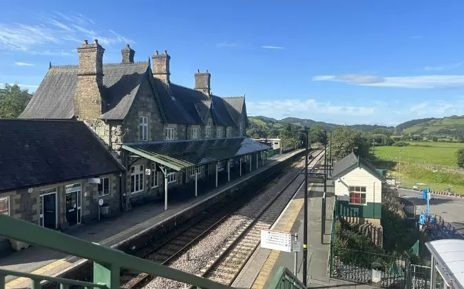 5-2025-08-16t140437892-68a042ed5b880